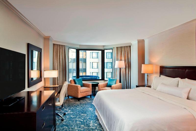 Номер Стандарт Кровать Кинг Адаптированный для Инвалидов, Holiday Inn Express Hotel & Suites Greensboro East, An Ihg