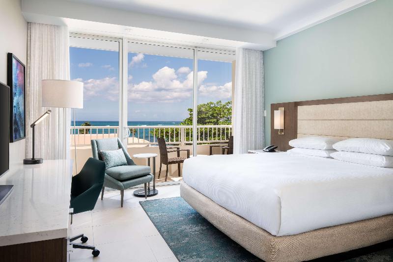 Büyük Çift Kişilik Yataklı Süit, Holiday Inn Express Hotel And Suites Athens, An Ihg