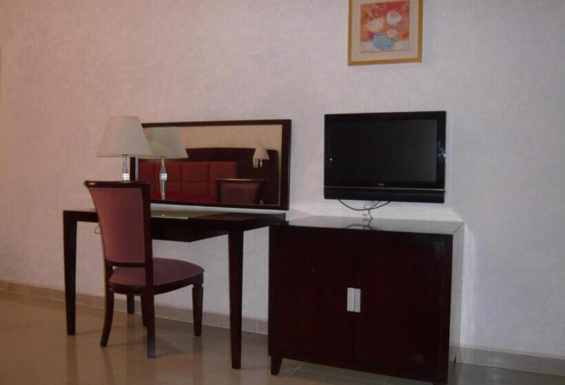 اتاق لوکس با بالکن, Le Relais