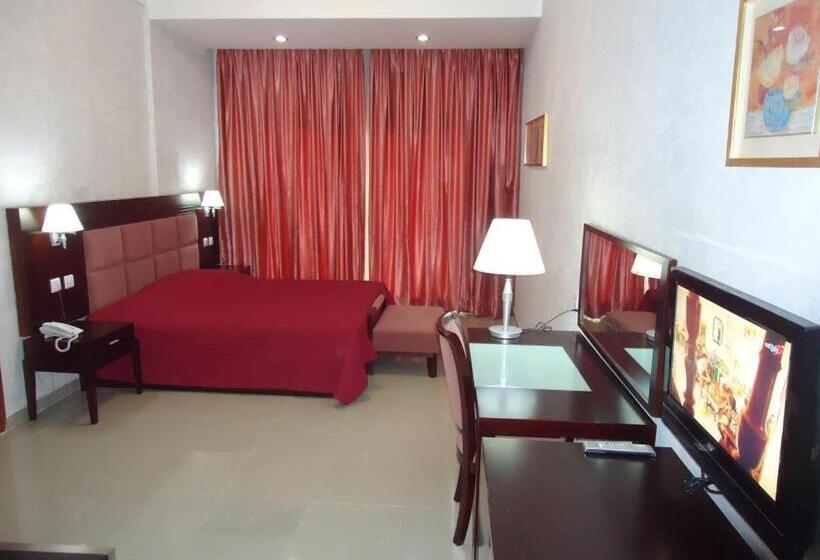 بانگلوی لوکس, Le Relais
