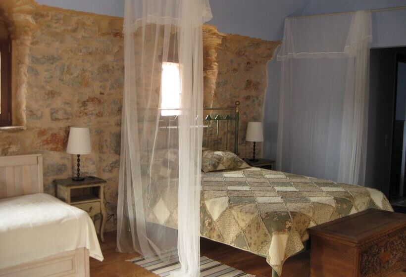 Номер Стандарт Трехместный, Traditional Hotel Ianthe