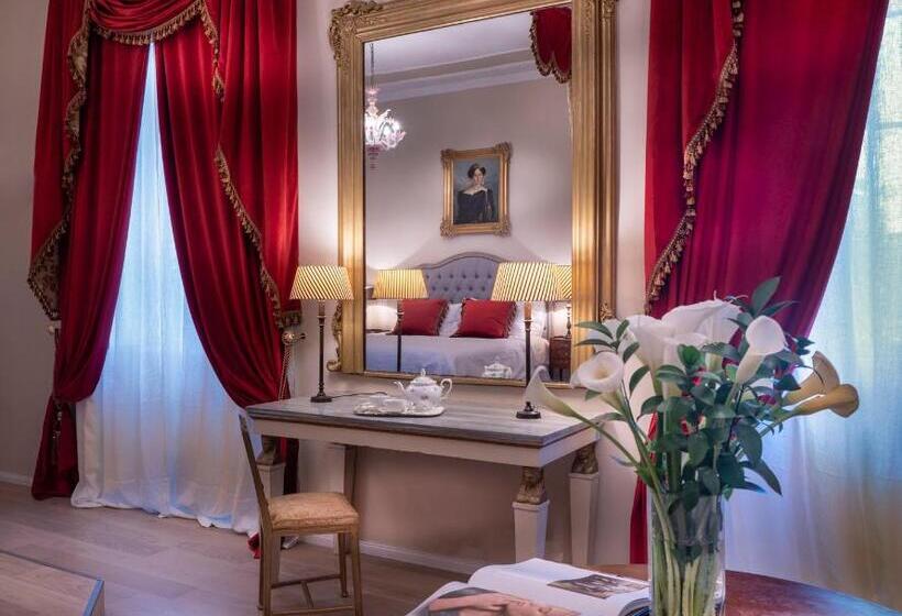 Номер Deluxe с Балконом, Palazzo Cavagna Sangiuliani