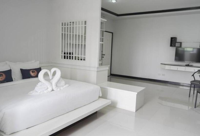 استودیوی لوکس, Roomquest Nichada Isb International