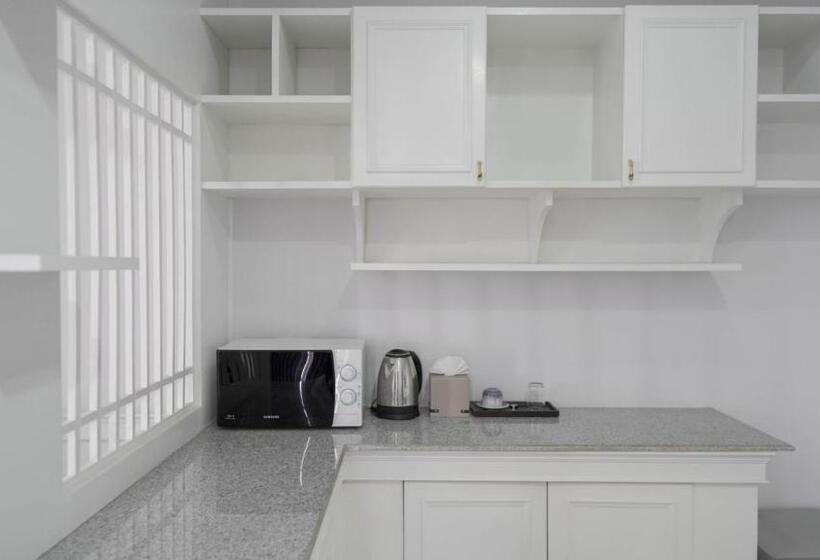 استودیوی لوکس, Roomquest Nichada Isb International