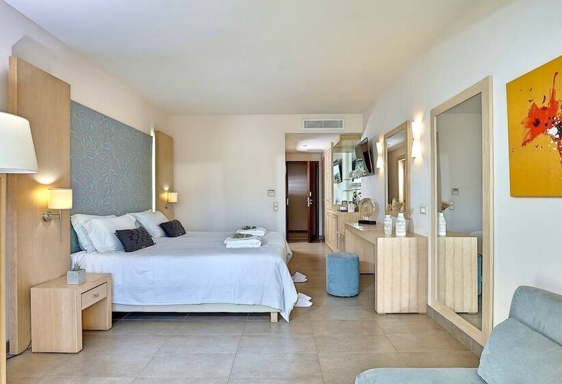 اتاق سوپریور با چشم‌انداز استخر, Castello Boutique Resort & Spa   Adults Only