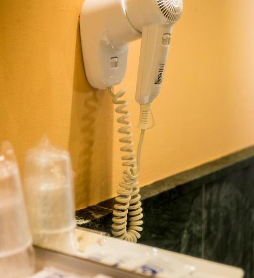 اتاق استاندارد سه تخته با بالکن, Boutique Hotel Castilla