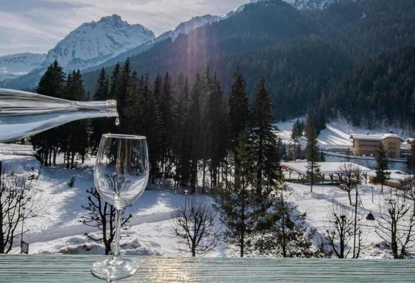 클래식 4인 룸, Dolomiti Schloss