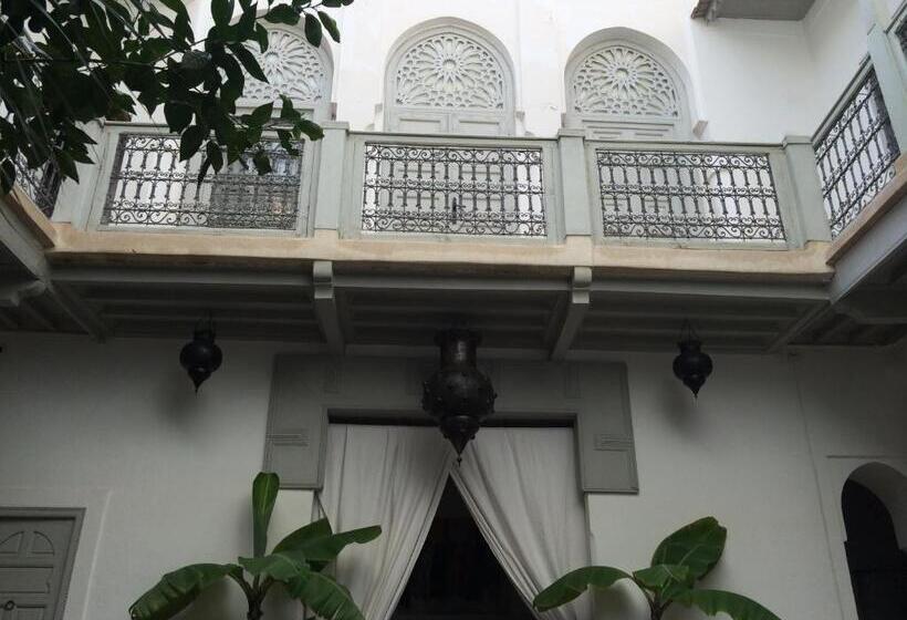 اتاق استاندارد سه نفره, Dar Nabila