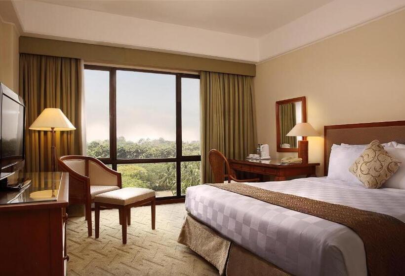 Номер Deluxe, Aryaduta Lippo Village