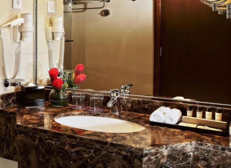 Трехместный Номер Deluxe, Park Regis Kris Kin