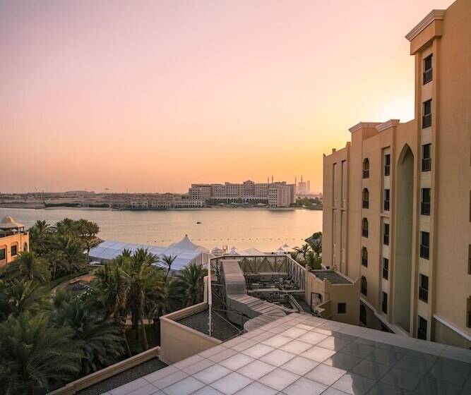 Номер Deluxe, Traders Hotel, Abu Dhabi