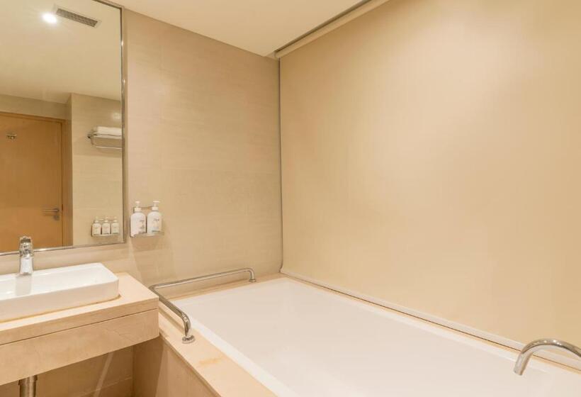 Люкс Кровать Кинг, Holiday Inn Agra Mg Road An Ihg