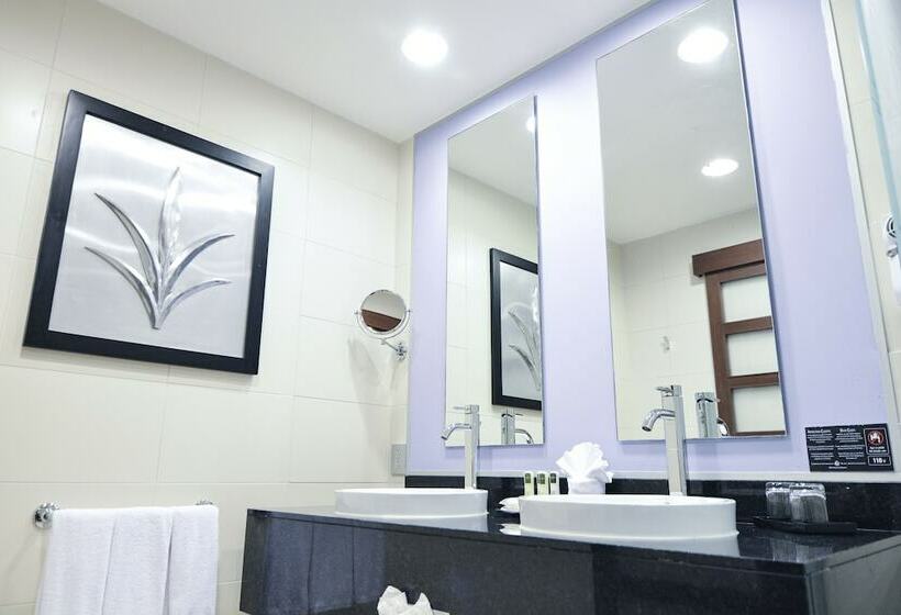 اتاق لوکس خانوادگی, Hotel Riu Plaza Panama
