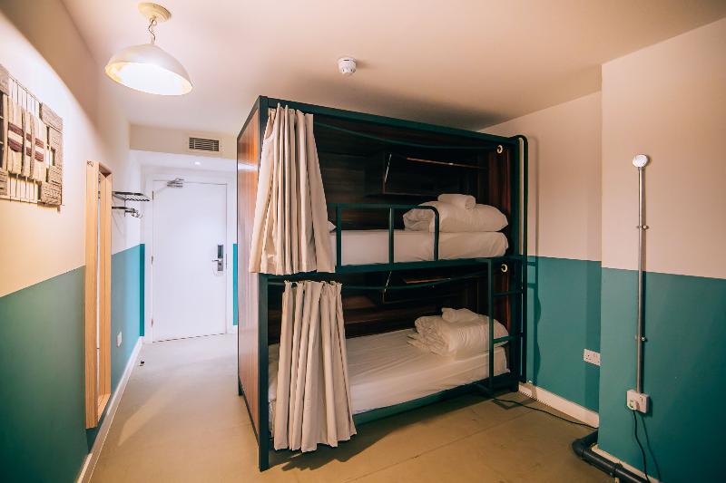 Кровать в Общей Комнате, Hatters Manchester Hostel