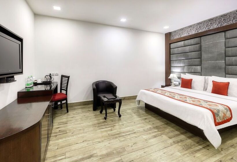 标准间, Taurus Sarovar Portico