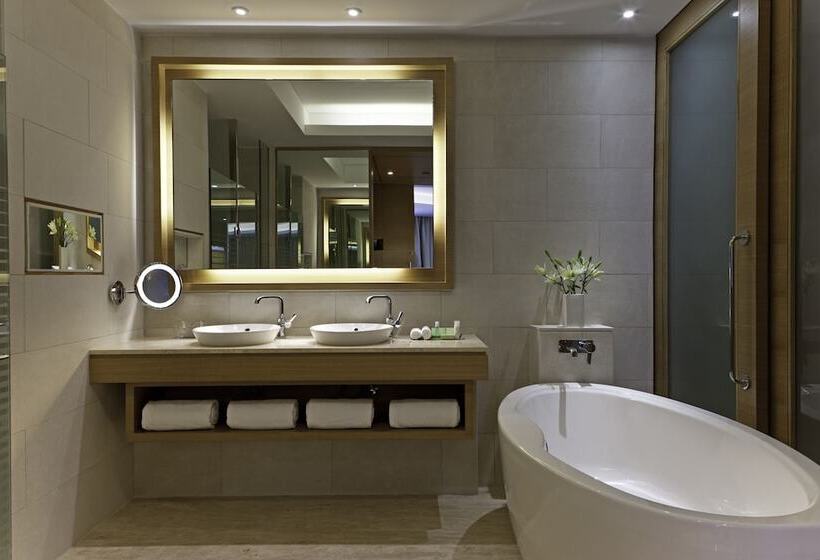 Номер Стандарт 2 Двуспальные Кровати, The Westin Mumbai Garden City