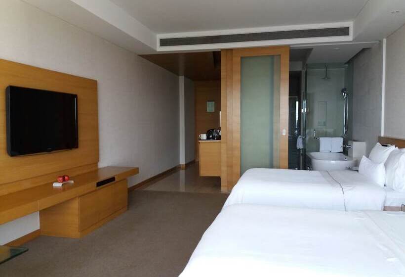 Номер Стандарт 2 Двуспальные Кровати, The Westin Mumbai Garden City