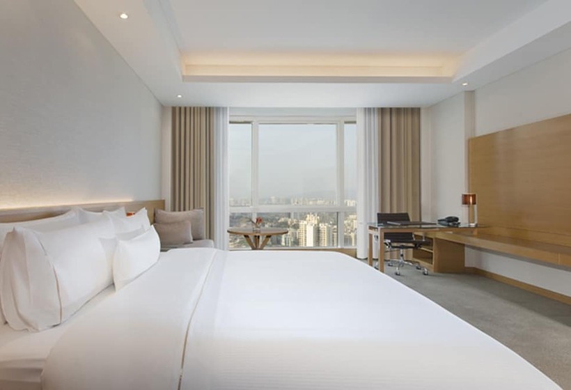 Номер Executive, The Westin Mumbai Garden City