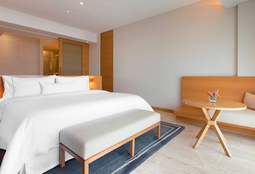 Номер Executive, The Westin Mumbai Garden City
