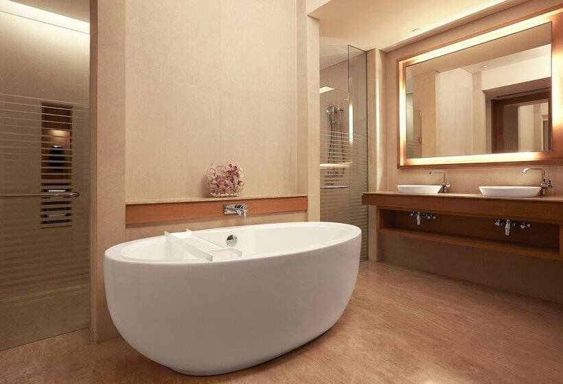 Люкс, The Westin Mumbai Garden City