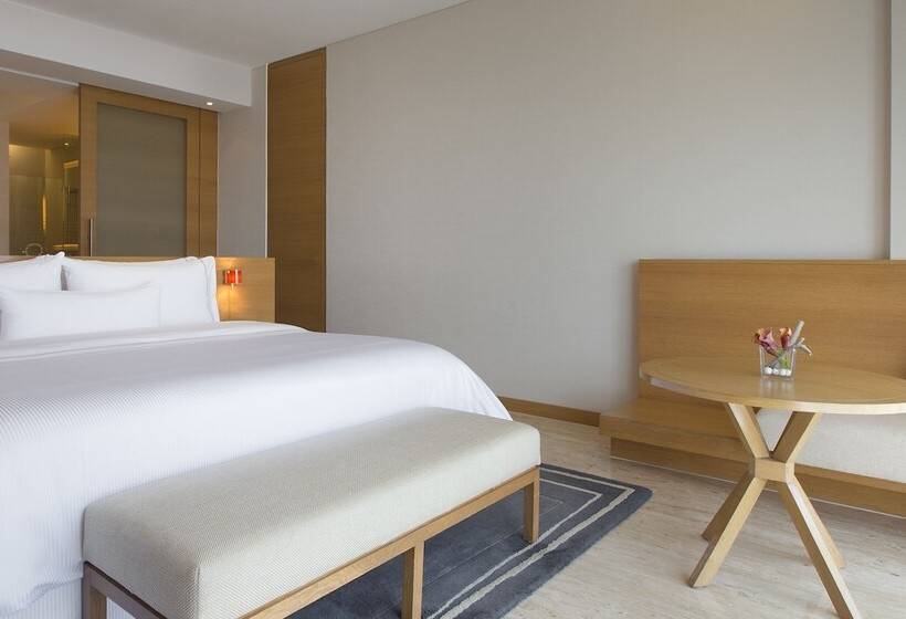 Номер Executive, The Westin Mumbai Garden City