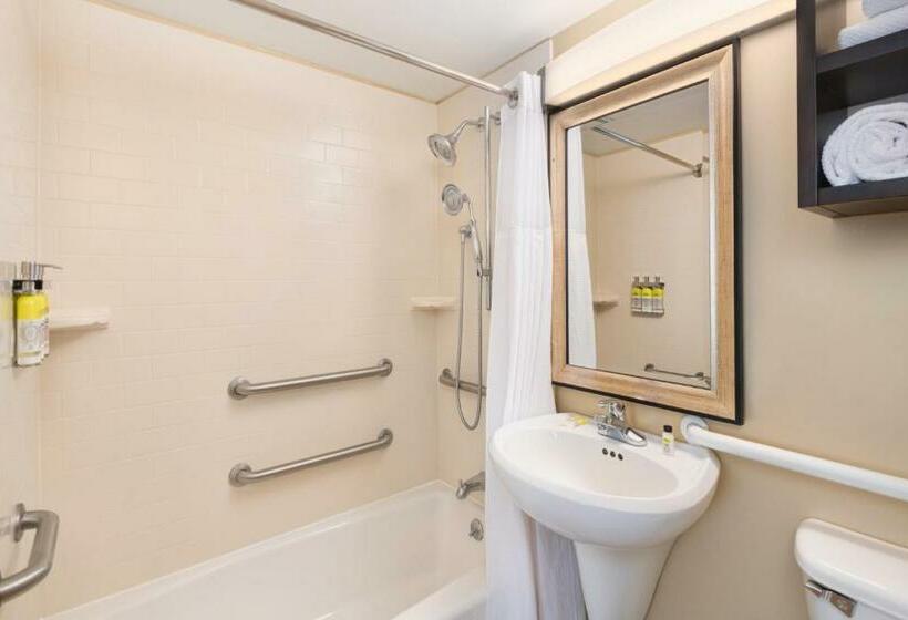 장애인을 위한 스탠다드 룸, Staybridge Suites Savannah Historic District, An Ihg