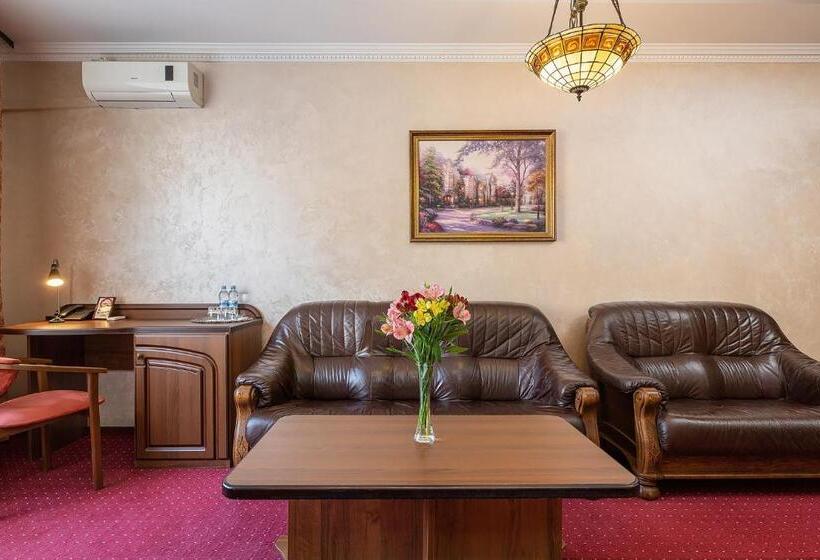 جناح جونيور, Edem Hotel Lviv