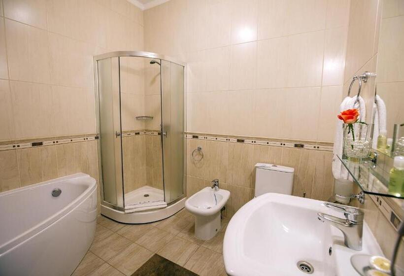 جناح, Edem Hotel Lviv