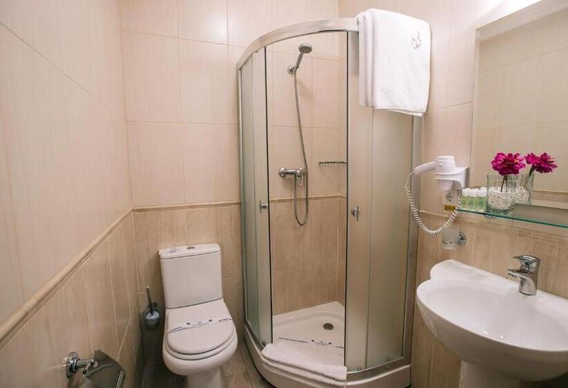 غرفة قياسية ثلاثية, Edem Hotel Lviv