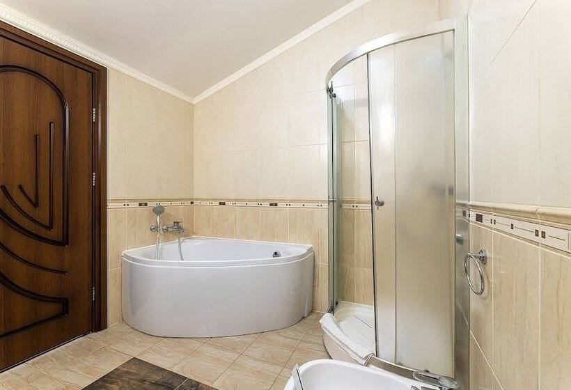جناح, Edem Hotel Lviv