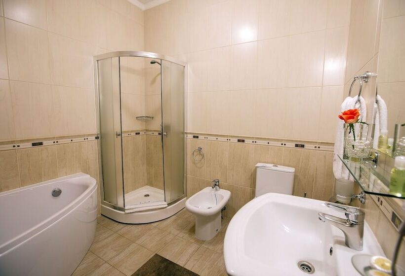 جناح, Edem Hotel Lviv