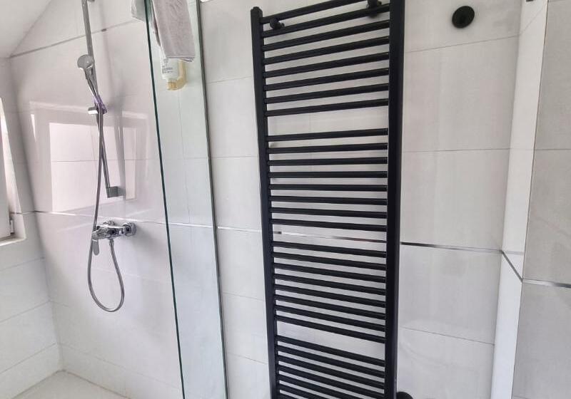 Pokój Trzyosobowy Klasyczny, Gala Split
