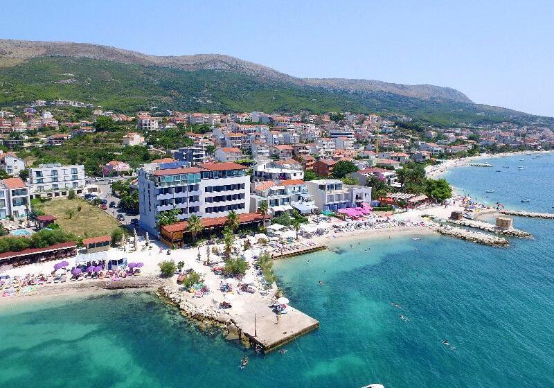 Pokój Klasyczny Czteroosobowy, Gala Split