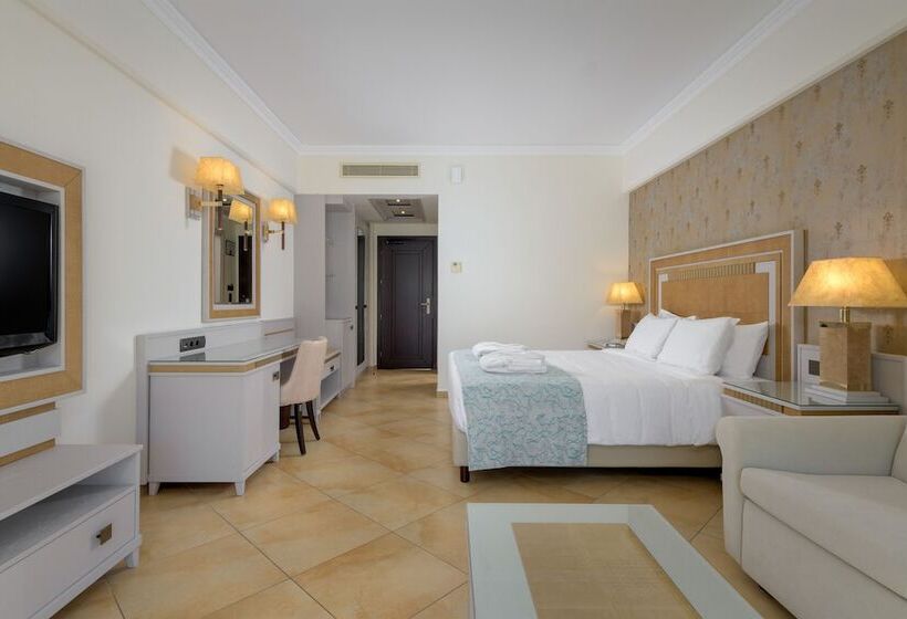 اتاق سوپریور با چشم‌انداز باغ, La Marquise Luxury Resort Complex