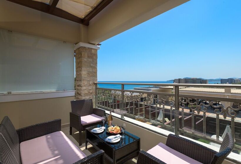 سوییت با چشم‌انداز دریا, La Marquise Luxury Resort Complex