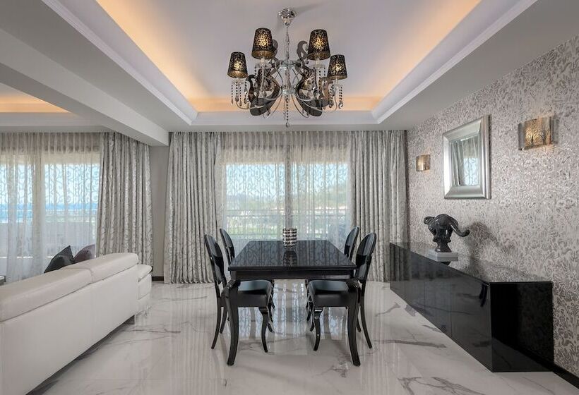 سوییت با چشم‌انداز دریا, La Marquise Luxury Resort Complex