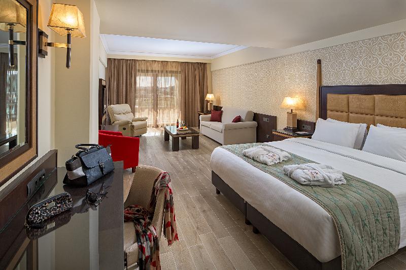 سوییت جونیور با چشم‌انداز دریا, La Marquise Luxury Resort Complex