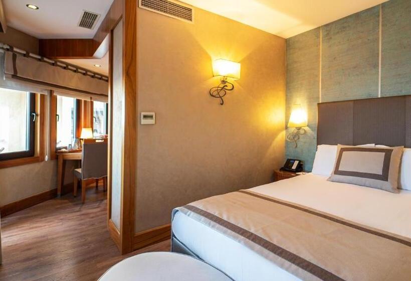 اتاق استاندارد با بالکن و چشم‌انداز دریا, Biz Cevahir Hotel Sultanahmet