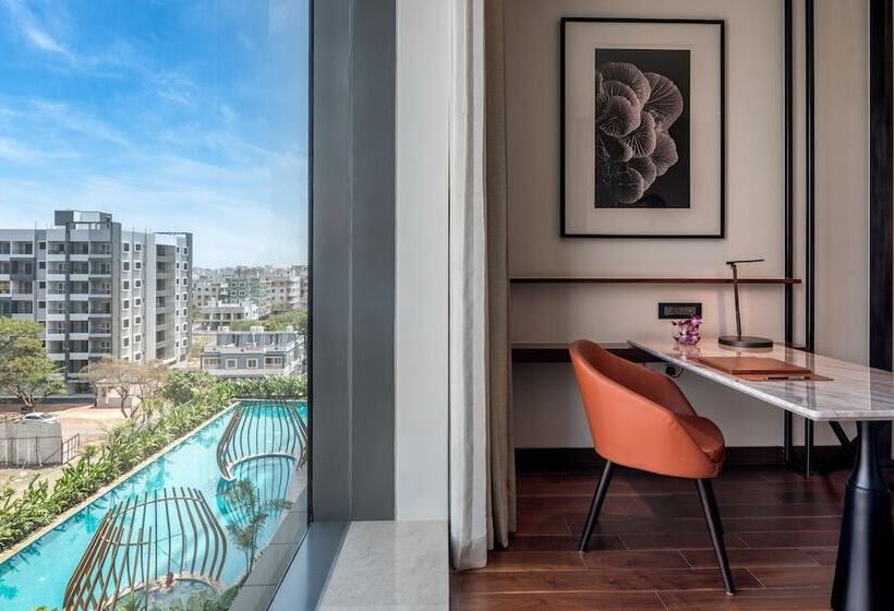 Номер Superior Вид на Бассейн, Radisson Blu Hotel & Spa, Nashik