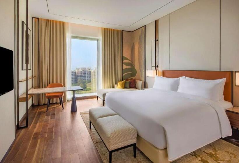 Номер Superior Вид на Бассейн, Radisson Blu Hotel & Spa, Nashik