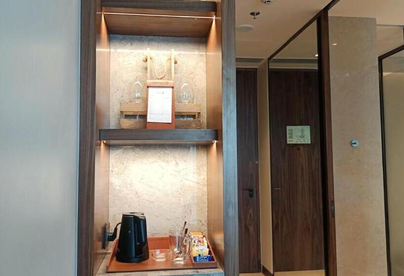 Номер Superior Вид на Бассейн, Radisson Blu Hotel & Spa, Nashik