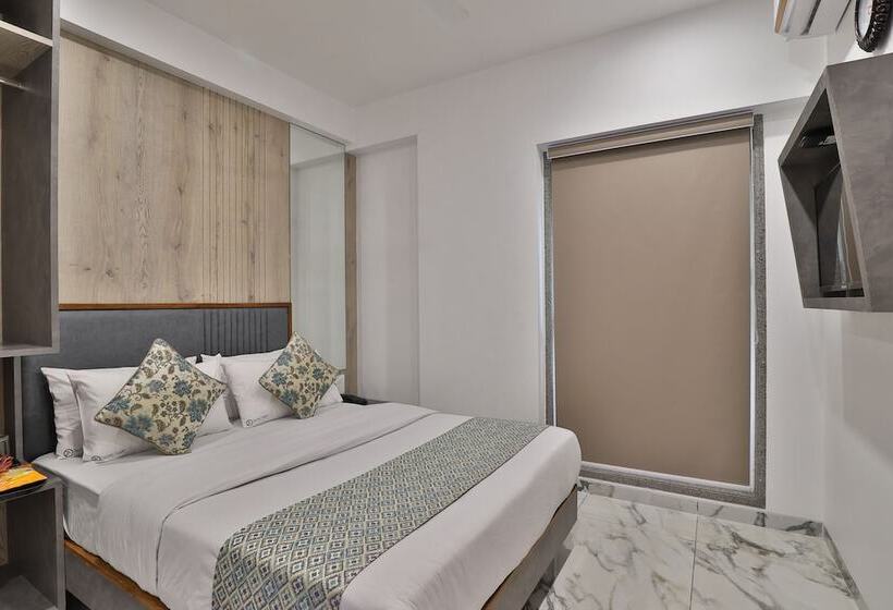 اتاق لوکس, 7 Orbit Hotel, Surat