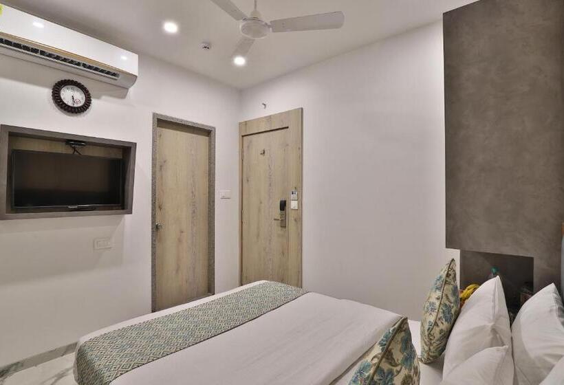 اتاق لوکس, 7 Orbit Hotel, Surat