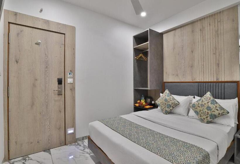 اتاق لوکس, 7 Orbit Hotel, Surat
