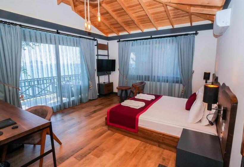 اتاق لوکس با چشم‌انداز دریا, Porto Amore Club
