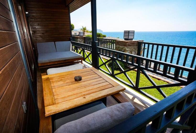 اتاق لوکس با چشم‌انداز دریا, Porto Amore Club