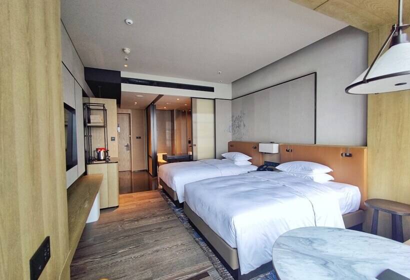 Номер Deluxe, Courtyard By Marriott Luoyang