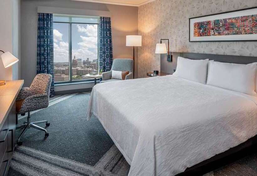 Studio Standard Lit King Size, Indigo Guadalajara Expo, An Ihg