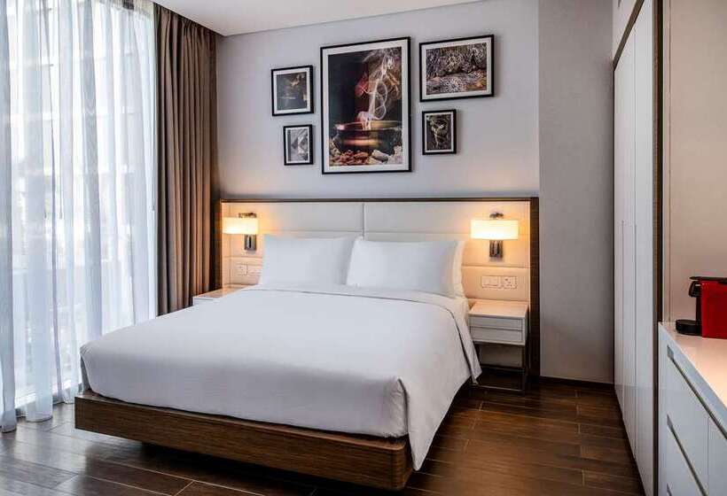 Studio Standard Lit King Size, Indigo Guadalajara Expo, An Ihg