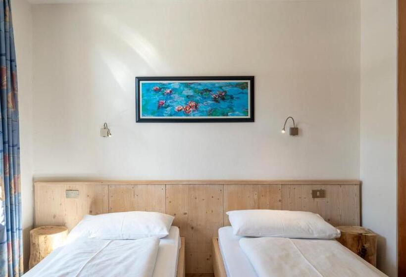 اتاق استاندارد چهار تخته, Mytime Hotels Savoy